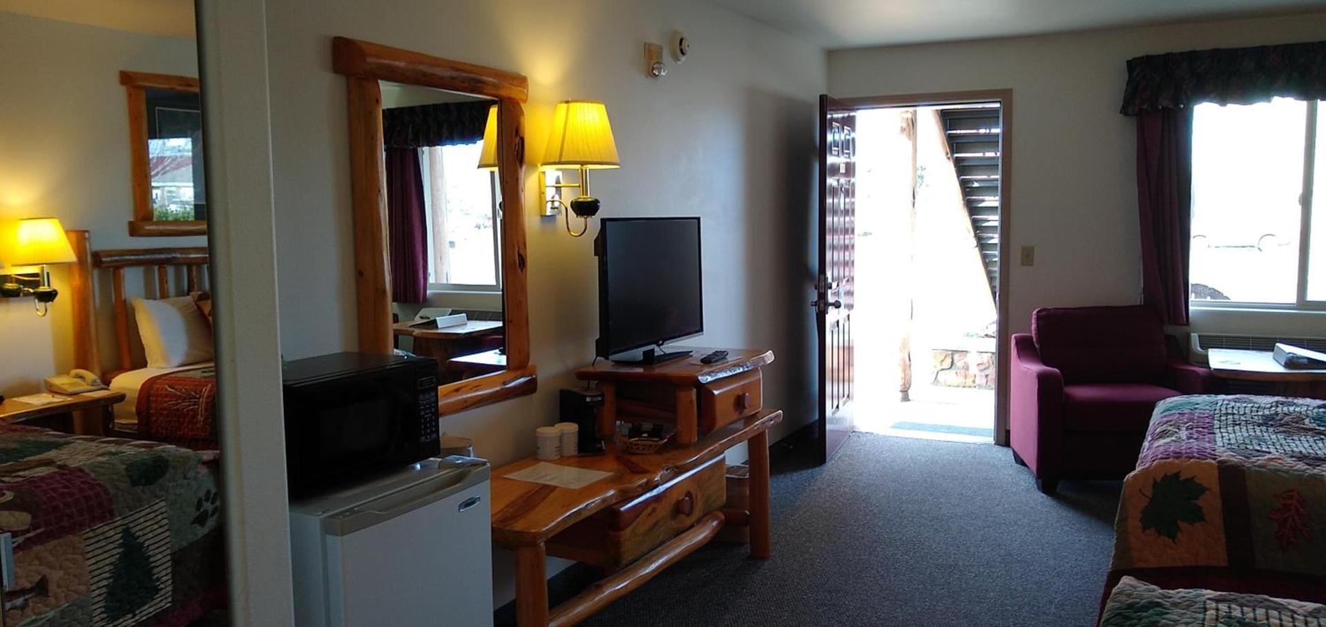 Ponderosa Motel photo 34