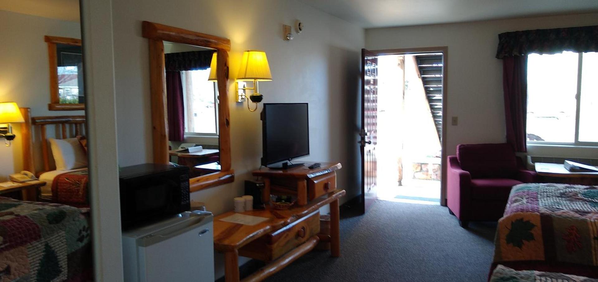 Ponderosa Motel photo 33
