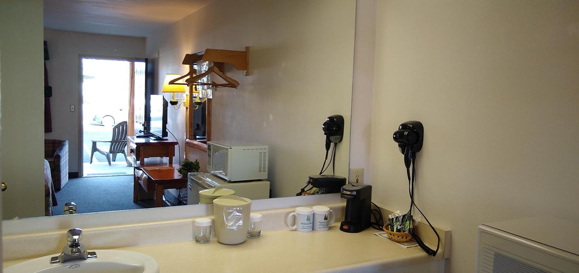 Ponderosa Motel photo 19