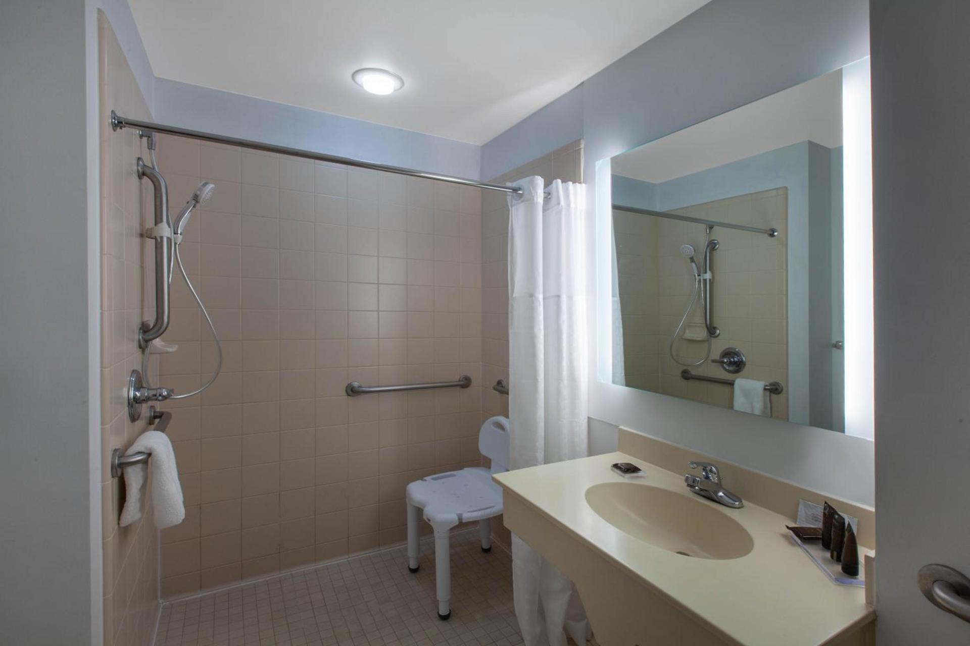 Wingate by Wyndham Oklahoma City Airport photo 36