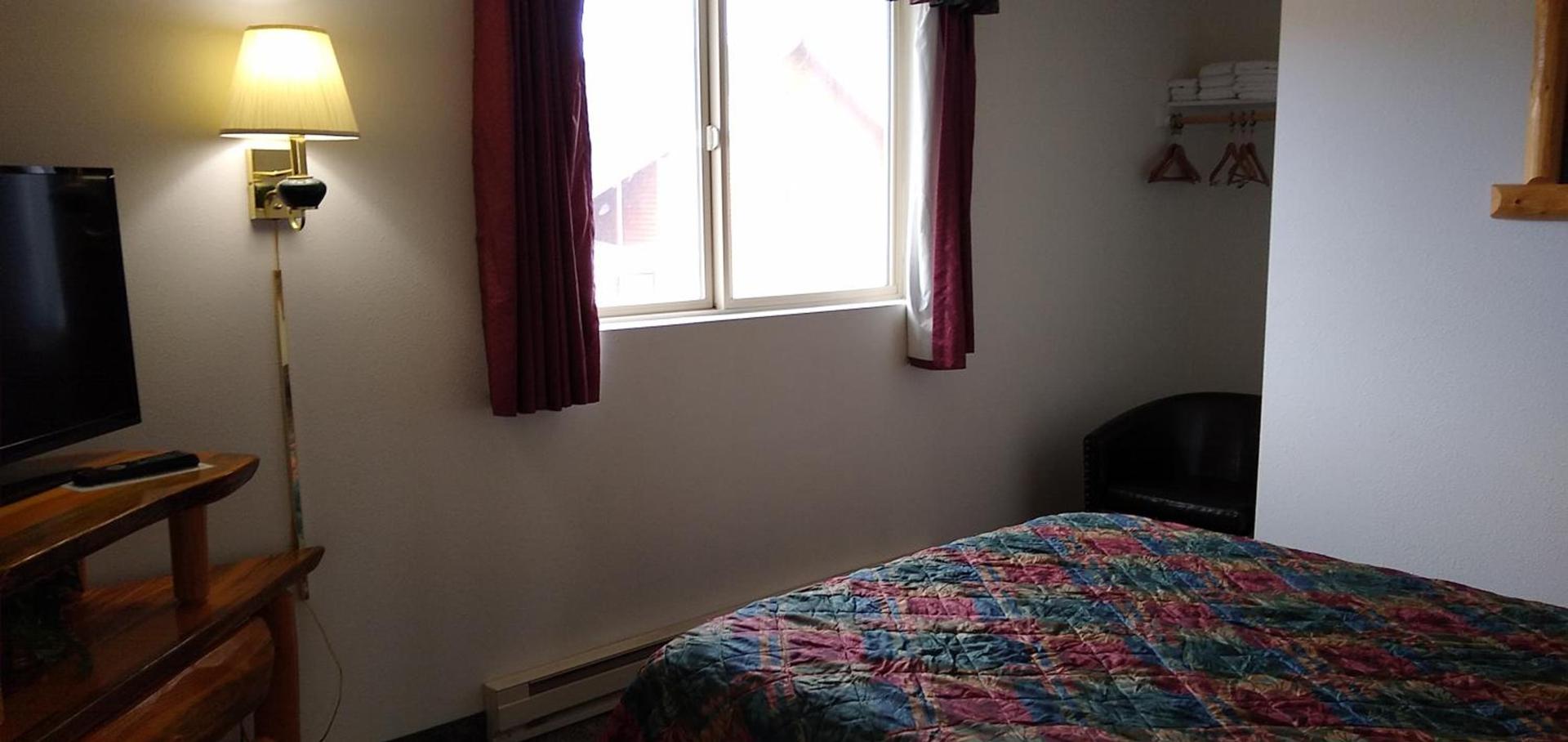 Ponderosa Motel photo 3