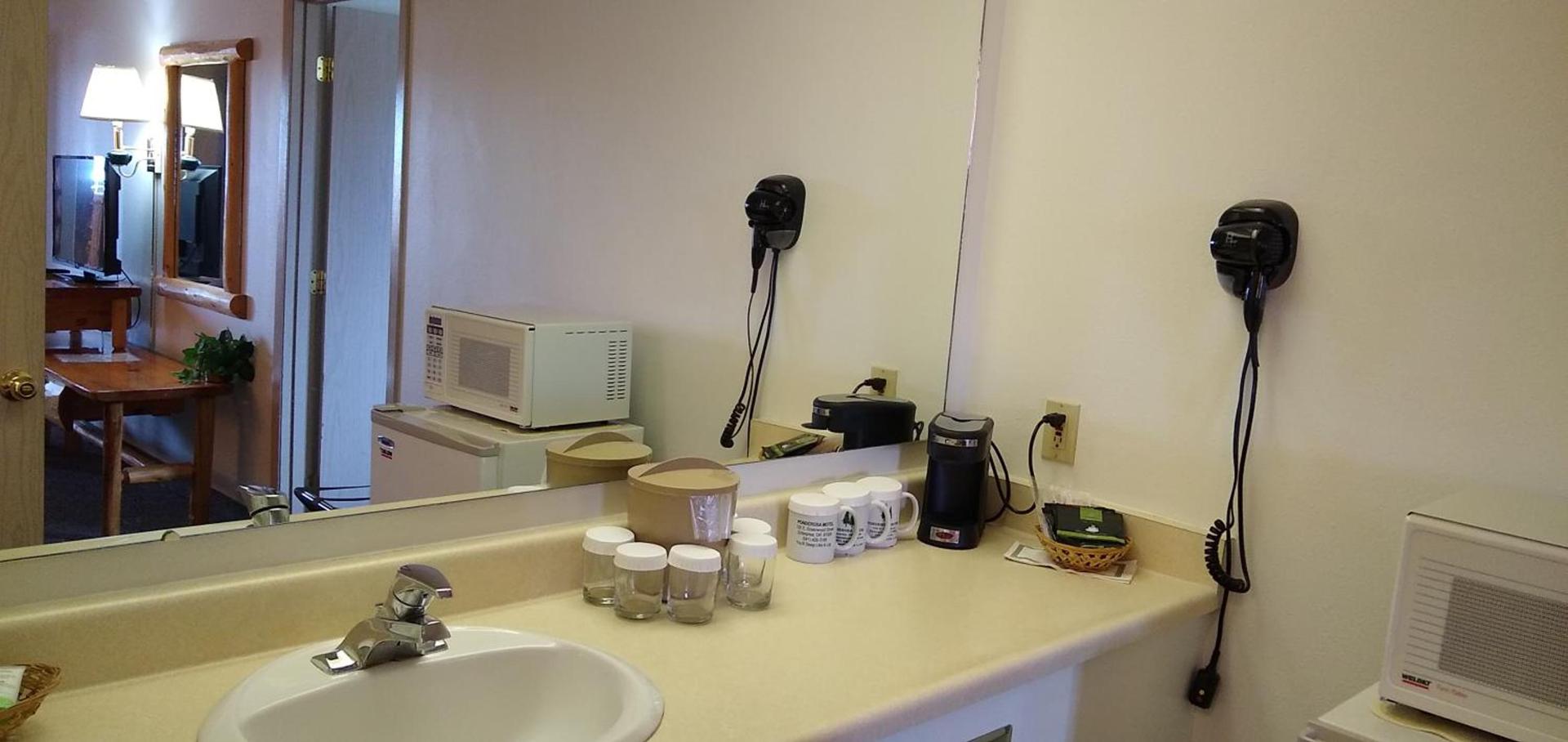 Ponderosa Motel photo 30