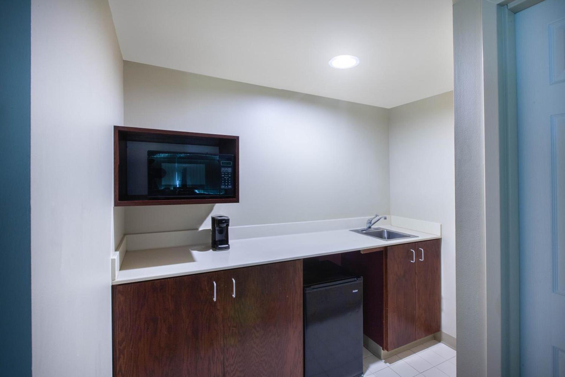 Wingate by Wyndham Oklahoma City Airport photo 40