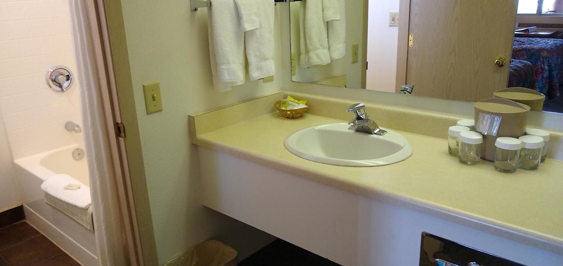 Ponderosa Motel photo 32