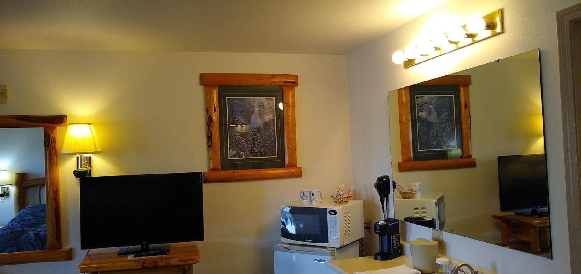 Ponderosa Motel photo 27