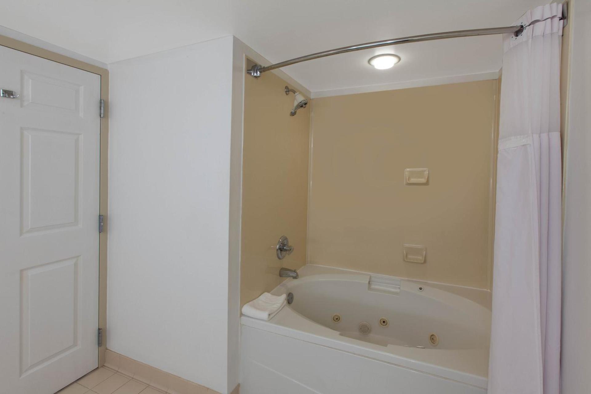 Wingate by Wyndham Oklahoma City Airport photo 37