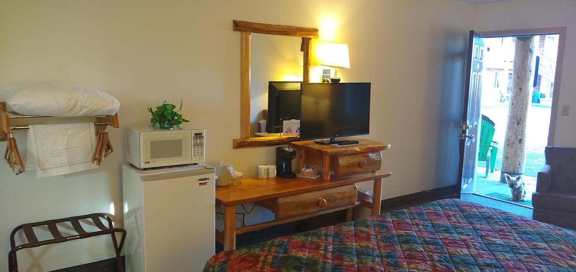 Ponderosa Motel photo 14