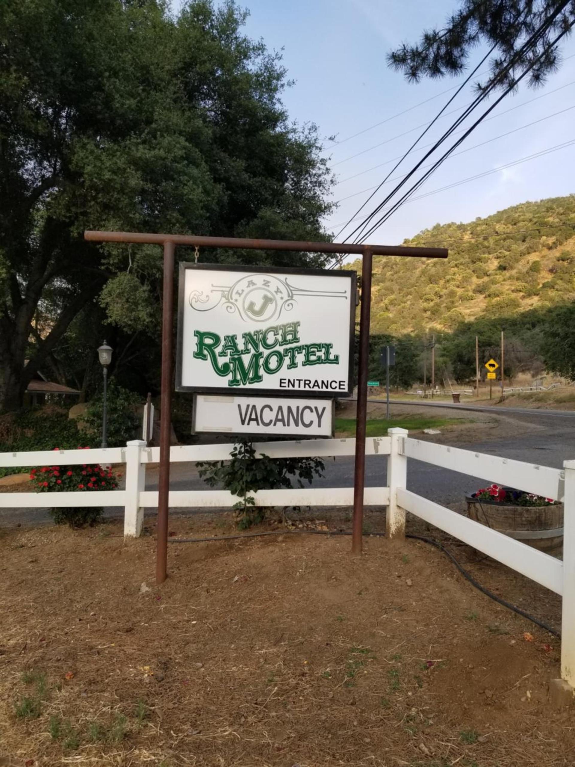 Lazy J Ranch Motel photo 3