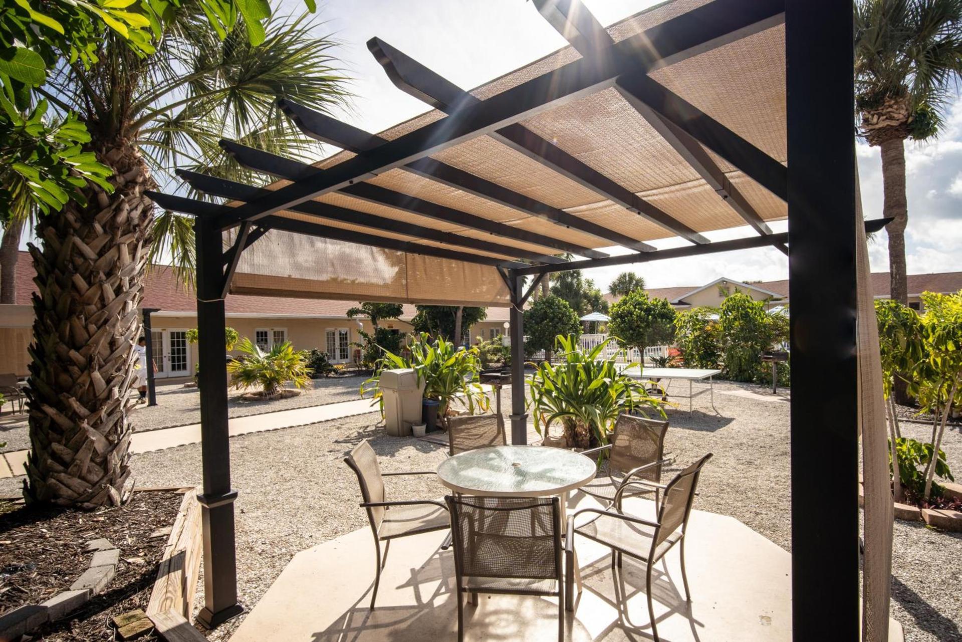 Island Sun Inn & Suites - Historic Venice & Beach Getaway — hotel in Venice