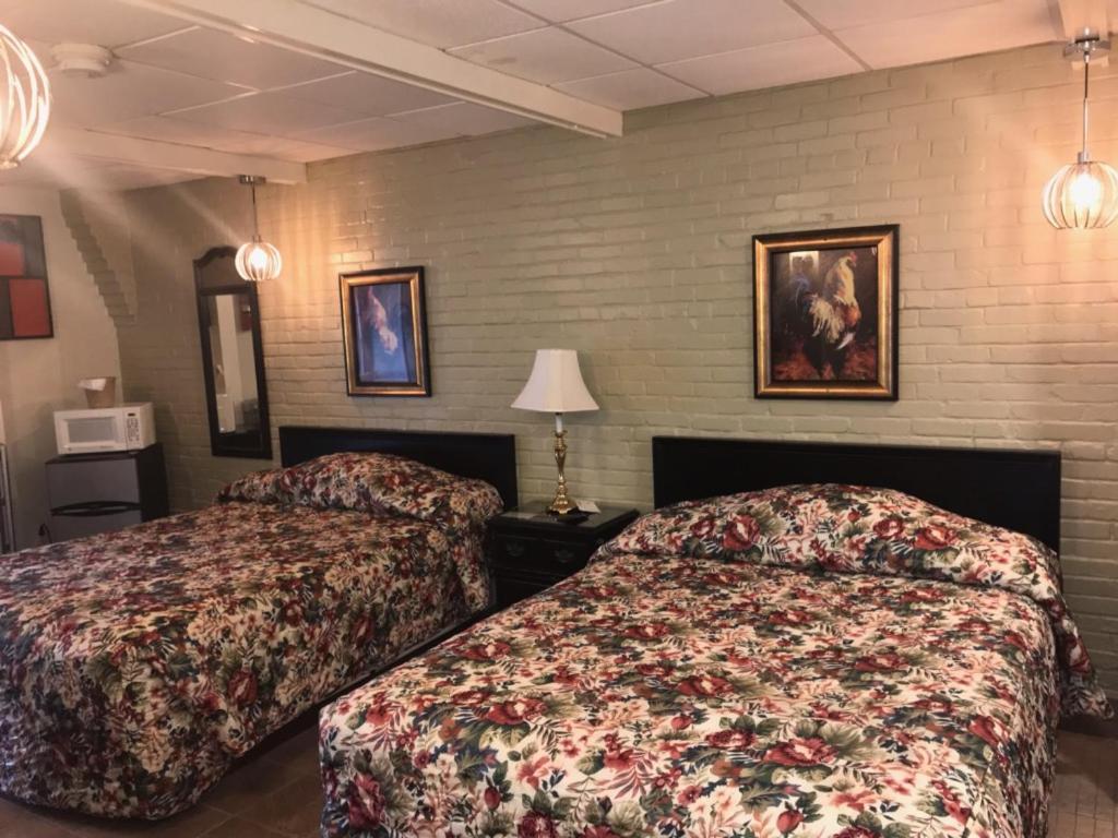 Simmons Motel and Suites photo 18