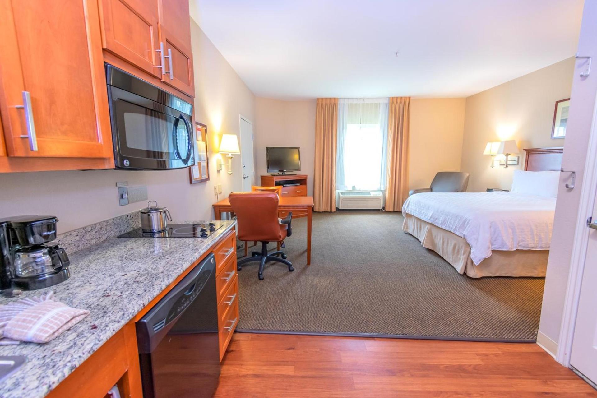 Candlewood Suites Houston I-10 East by IHG photo 9