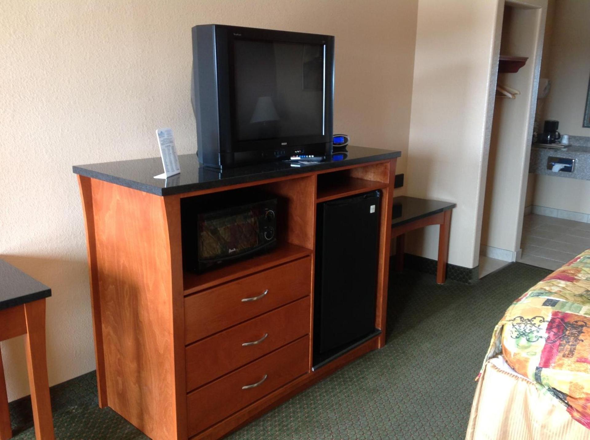 Budgetel Inn and Suites photo 2