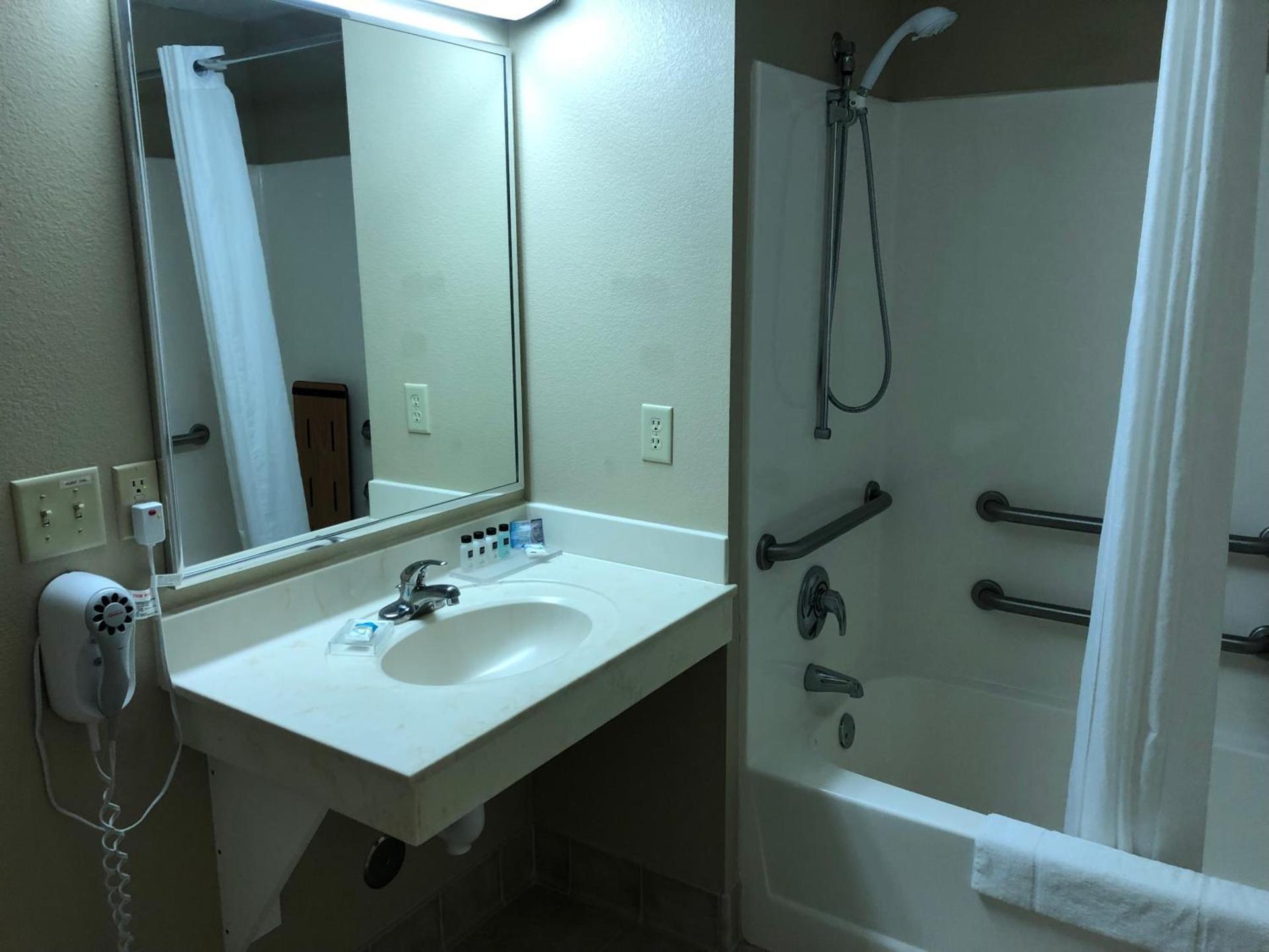 AmericInn by Wyndham Iron Mountain photo 60