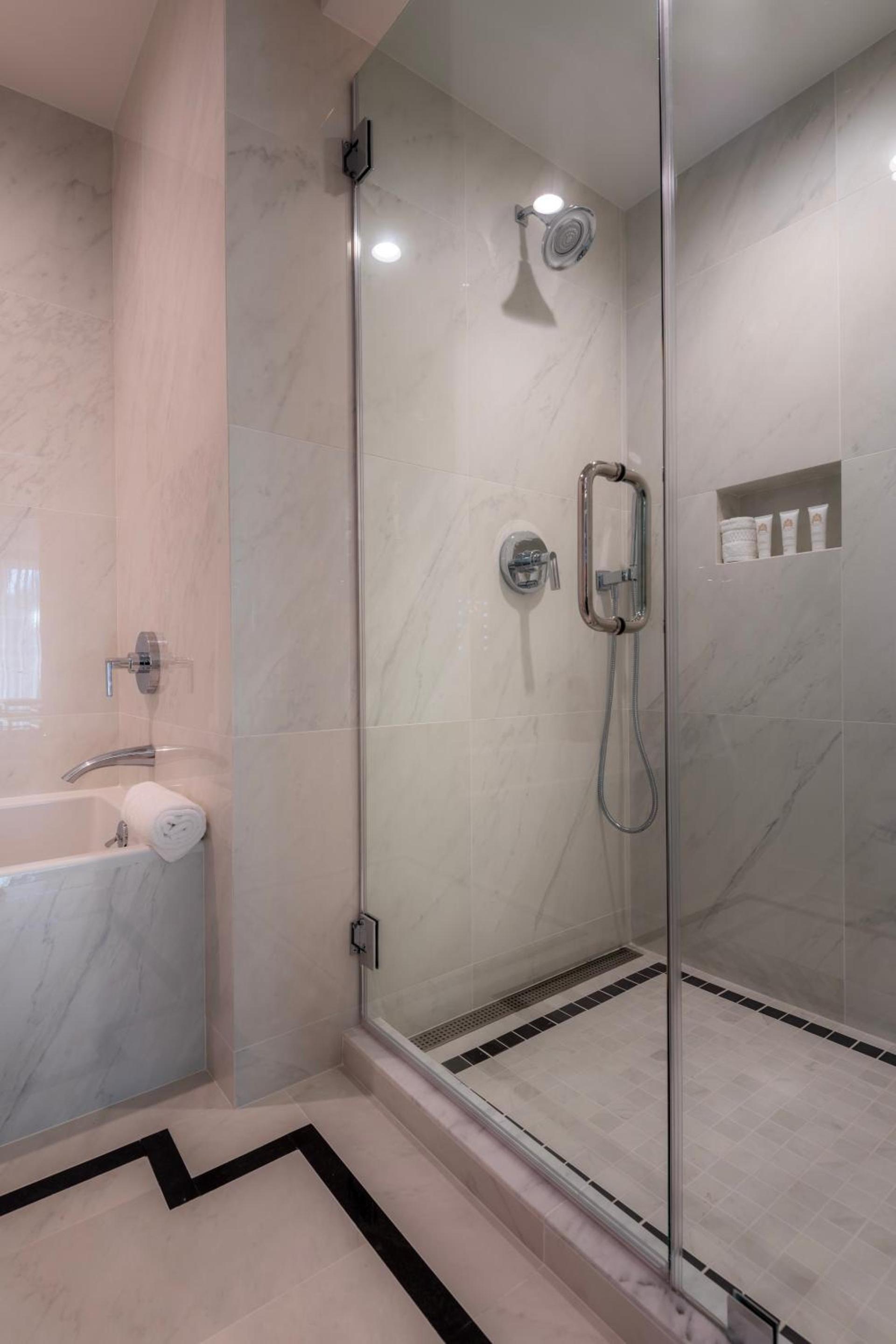 Beverly Hills Plaza Hotel & Spa photo 21