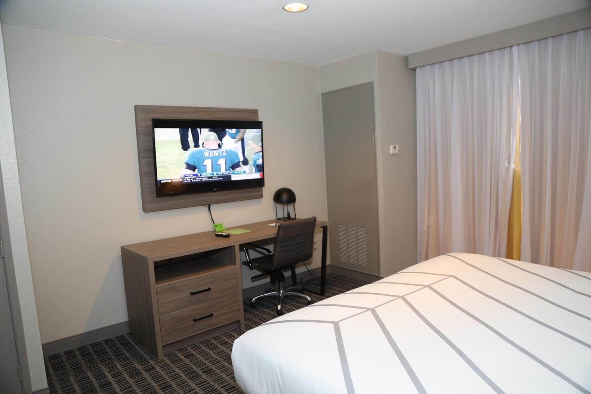 La Quinta by Wyndham Montgomery photo 65