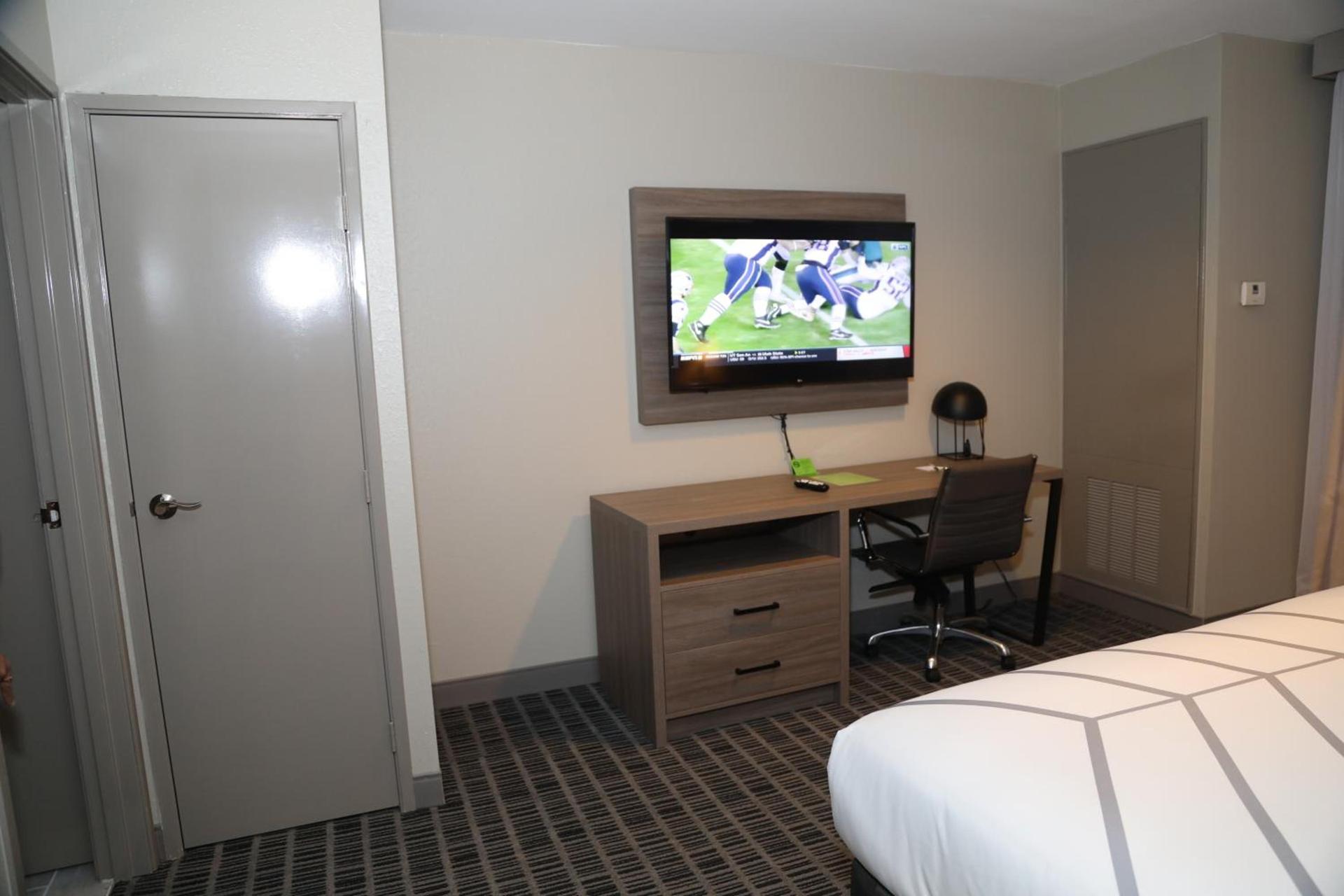 La Quinta by Wyndham Montgomery photo 46