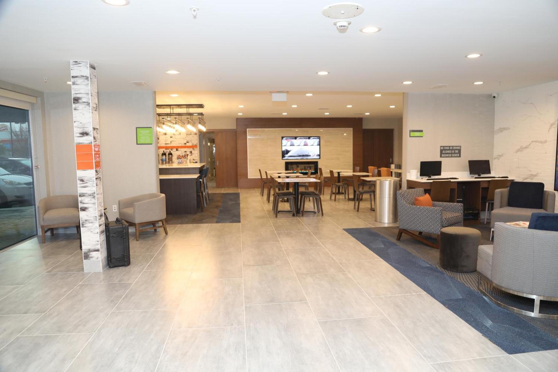 La Quinta by Wyndham Montgomery photo 80