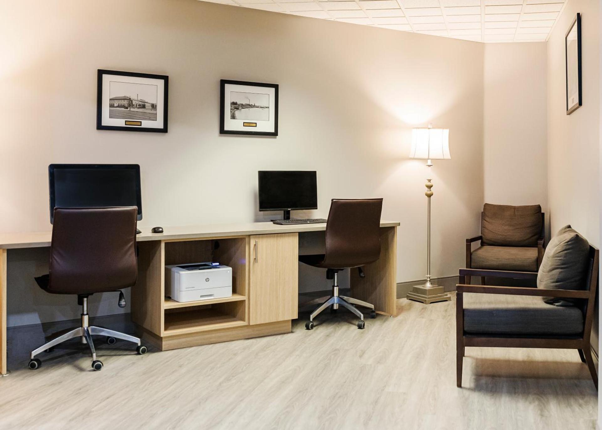 Country Inn & Suites by Radisson, Appleton Airport - Fox River Mall Area photo 28