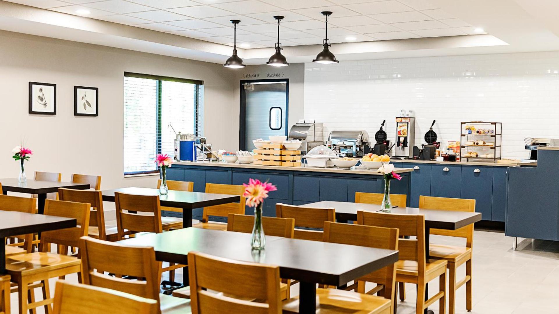 Country Inn & Suites by Radisson, Appleton Airport - Fox River Mall Area photo 34