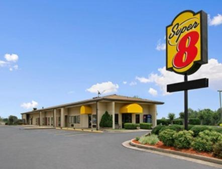 Super 8 by Wyndham Tupelo Airport photo 12
