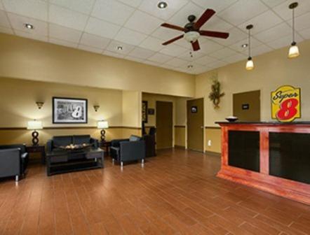 Super 8 by Wyndham Tupelo Airport photo 26