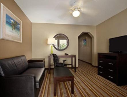 Super 8 by Wyndham Tupelo Airport photo 29