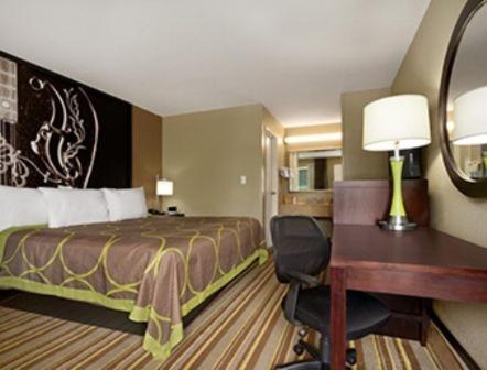 Super 8 by Wyndham Tupelo Airport photo 17