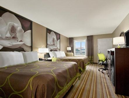 Super 8 by Wyndham Tupelo Airport photo 16