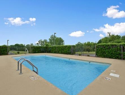 Super 8 by Wyndham Tupelo Airport photo 21