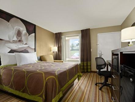 Super 8 by Wyndham Tupelo Airport photo 18