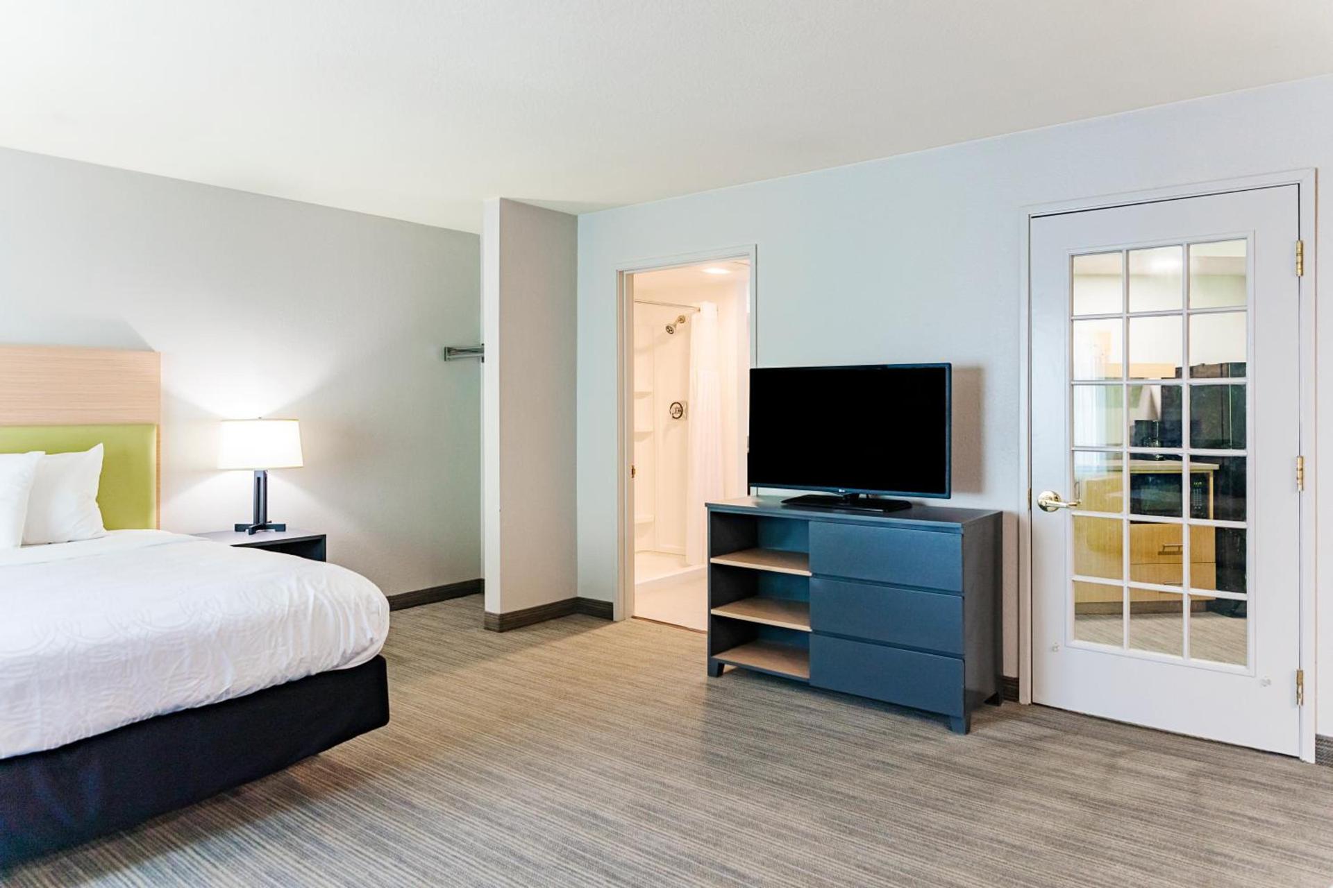 Country Inn & Suites by Radisson, Appleton Airport - Fox River Mall Area photo 42