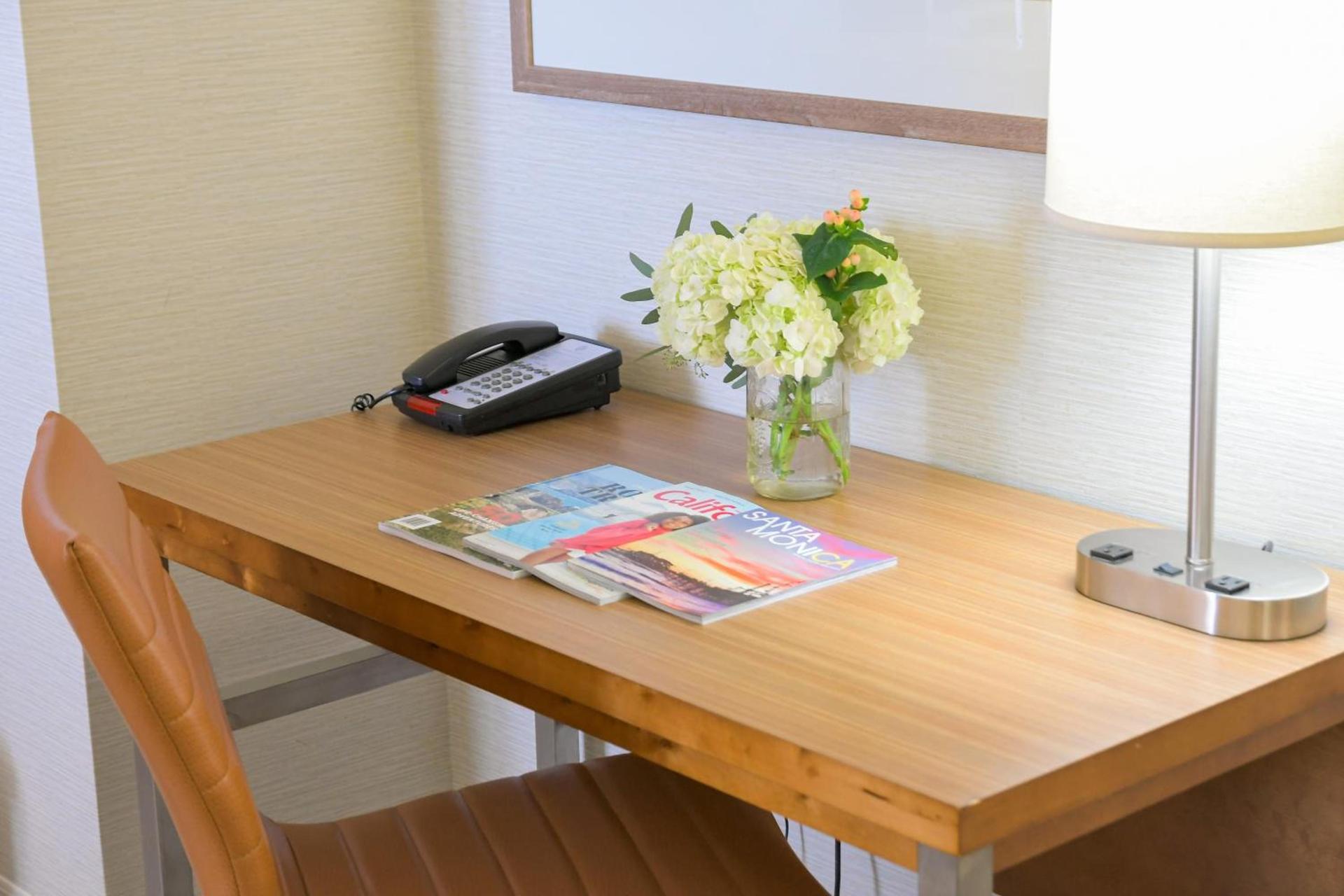 Gateway Hotel Santa Monica photo 25