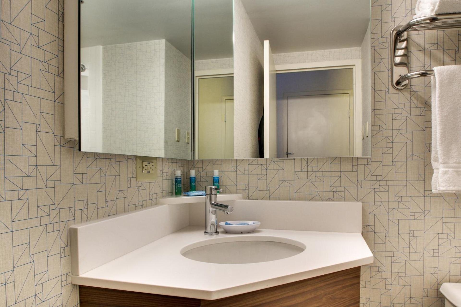 Holiday Inn Express Poughkeepsie by IHG photo 11