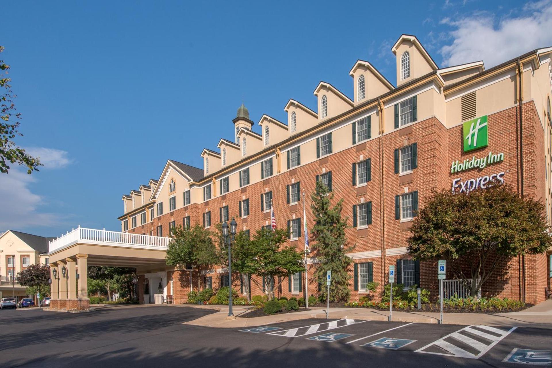 Holiday Inn Express State College at Williamsburg Square by IHG photo 1