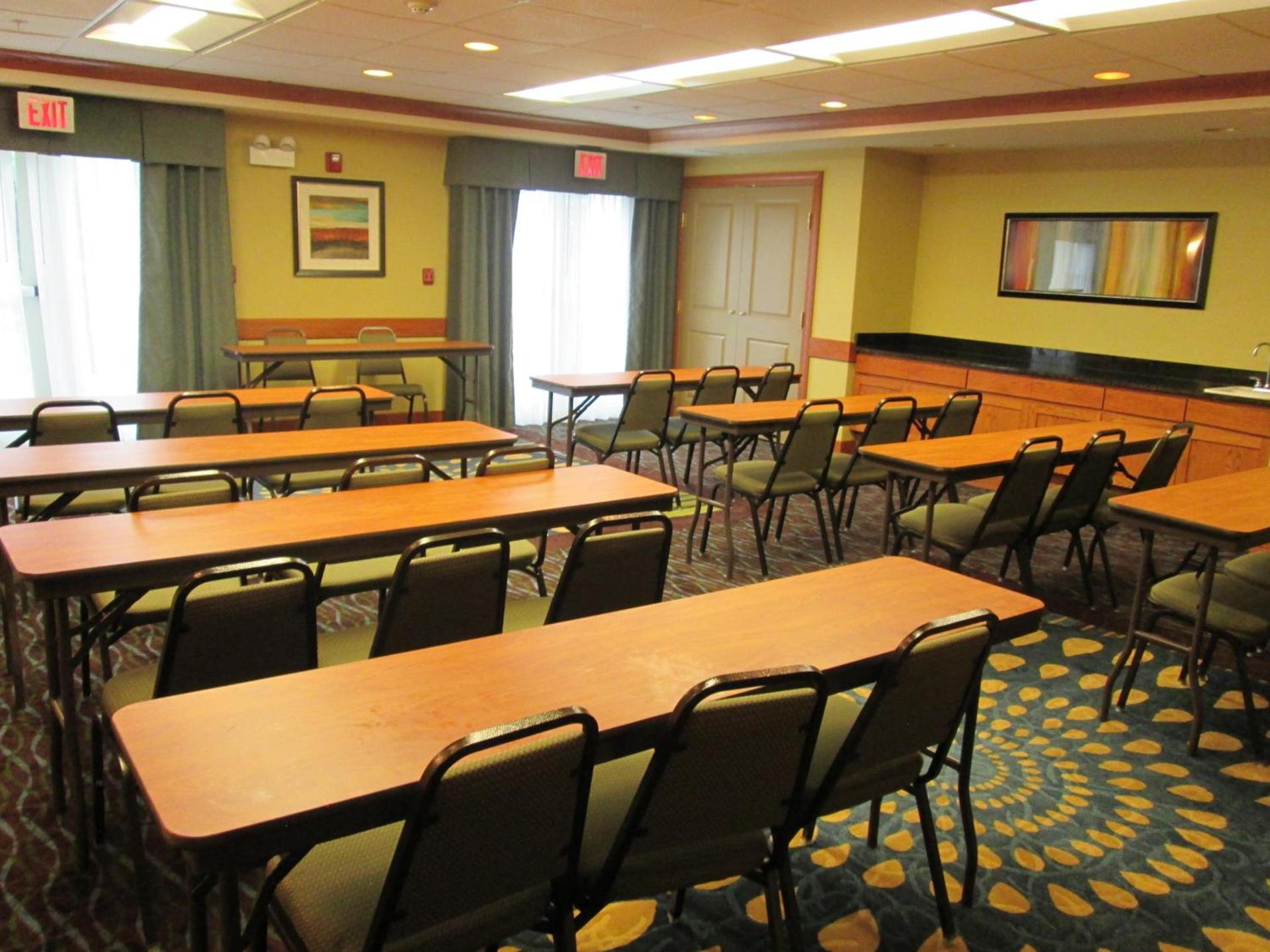 Holiday Inn Express Hotel & Suites Chicago West Roselle by IHG photo 12