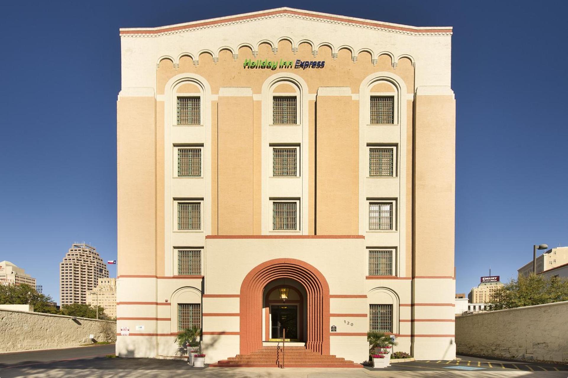 Holiday Inn Express San Antonio North Riverwalk Area by IHG photo 1