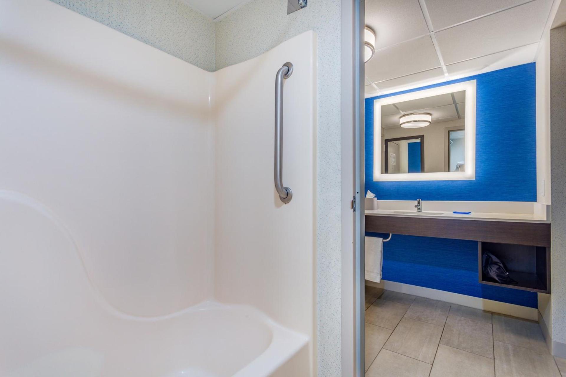 Holiday Inn Express Ramsey-Mahwah by IHG photo 21