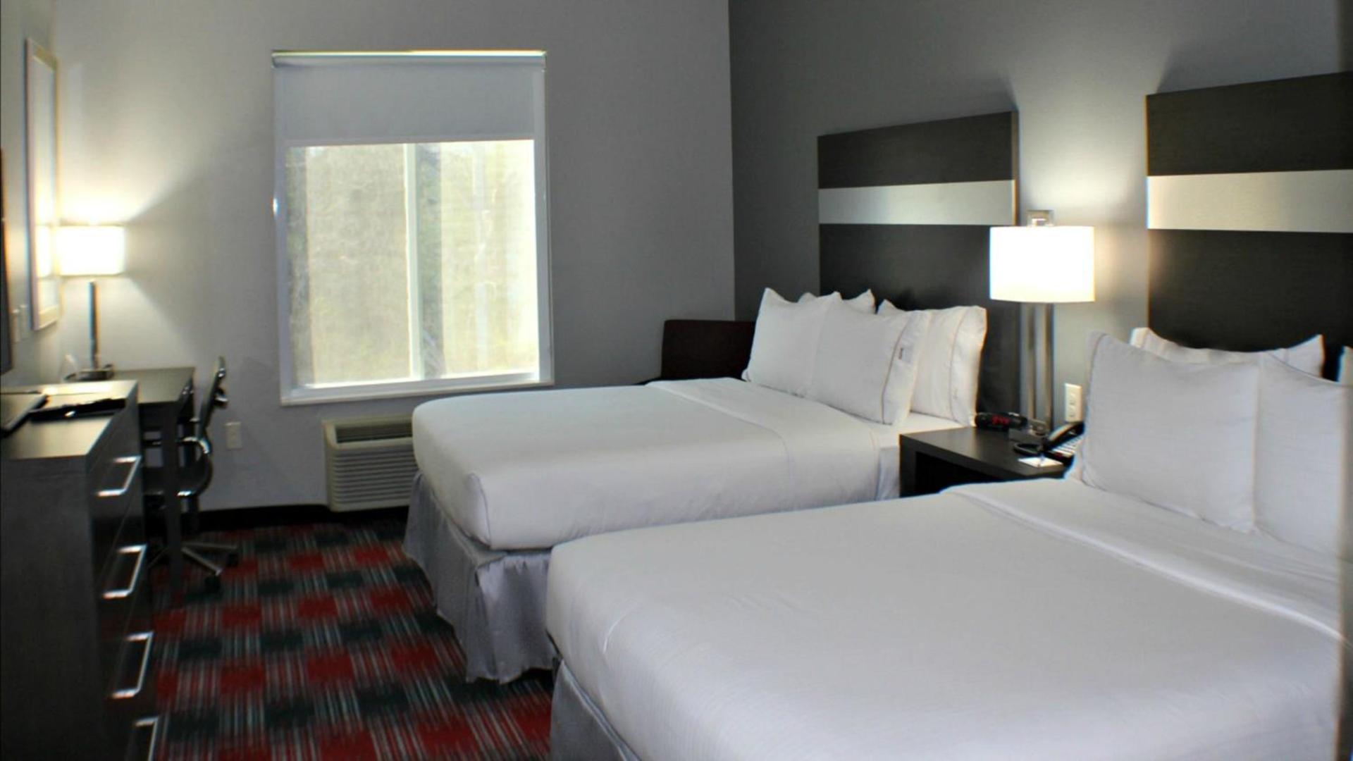 Holiday Inn Express & Suites Bonham by IHG photo 8