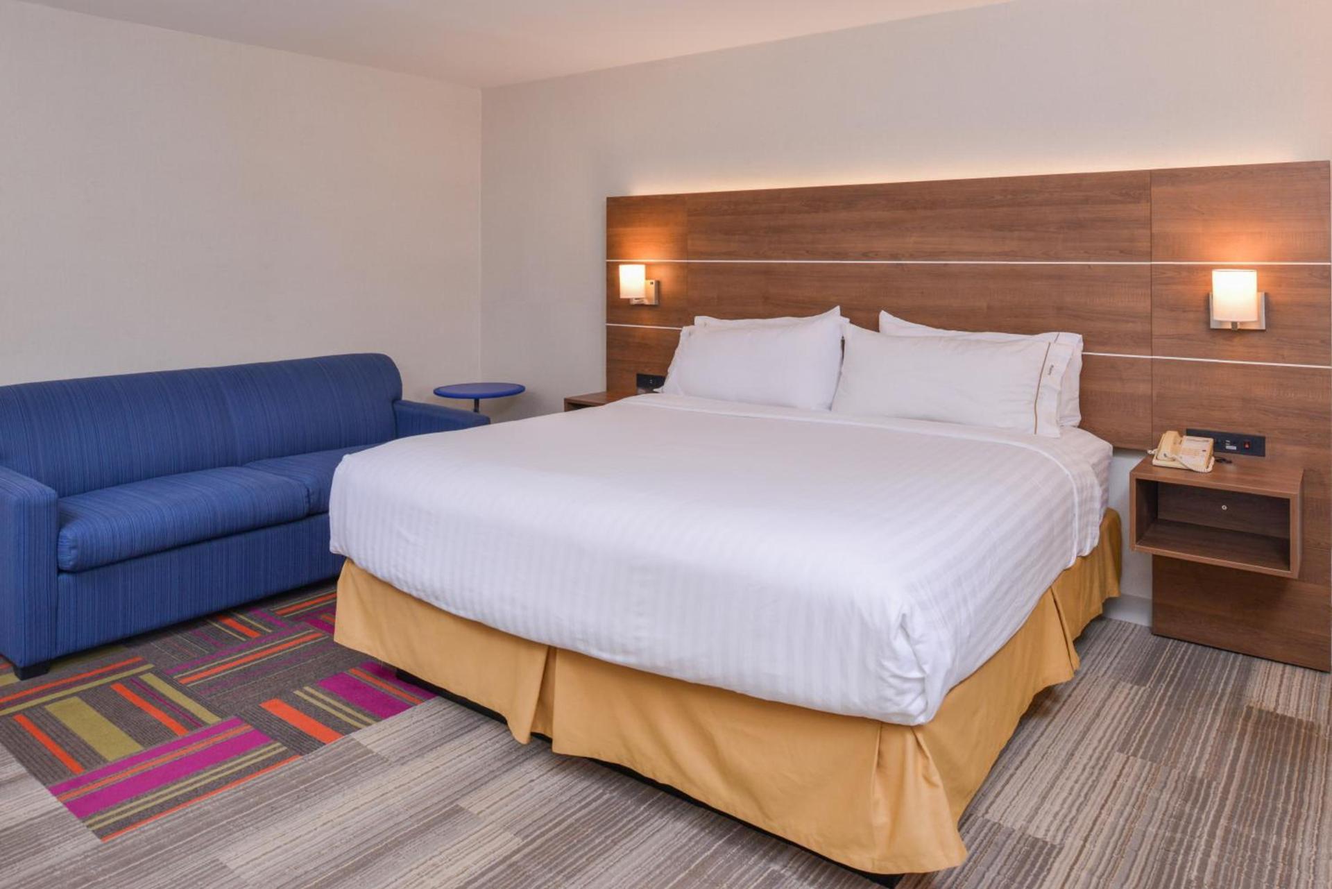Holiday Inn Express Palm Desert by IHG photo 56