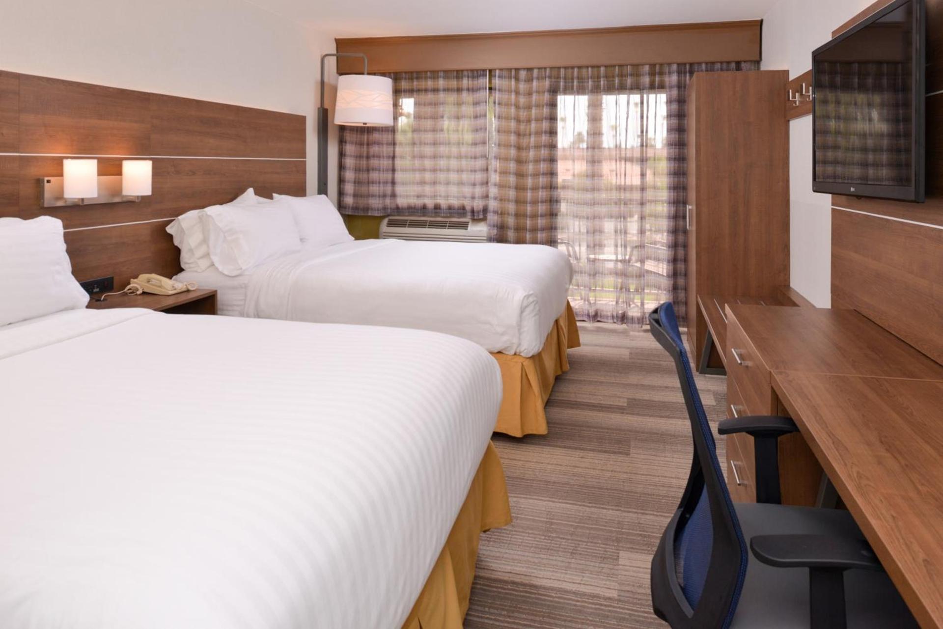 Holiday Inn Express Palm Desert by IHG photo 35