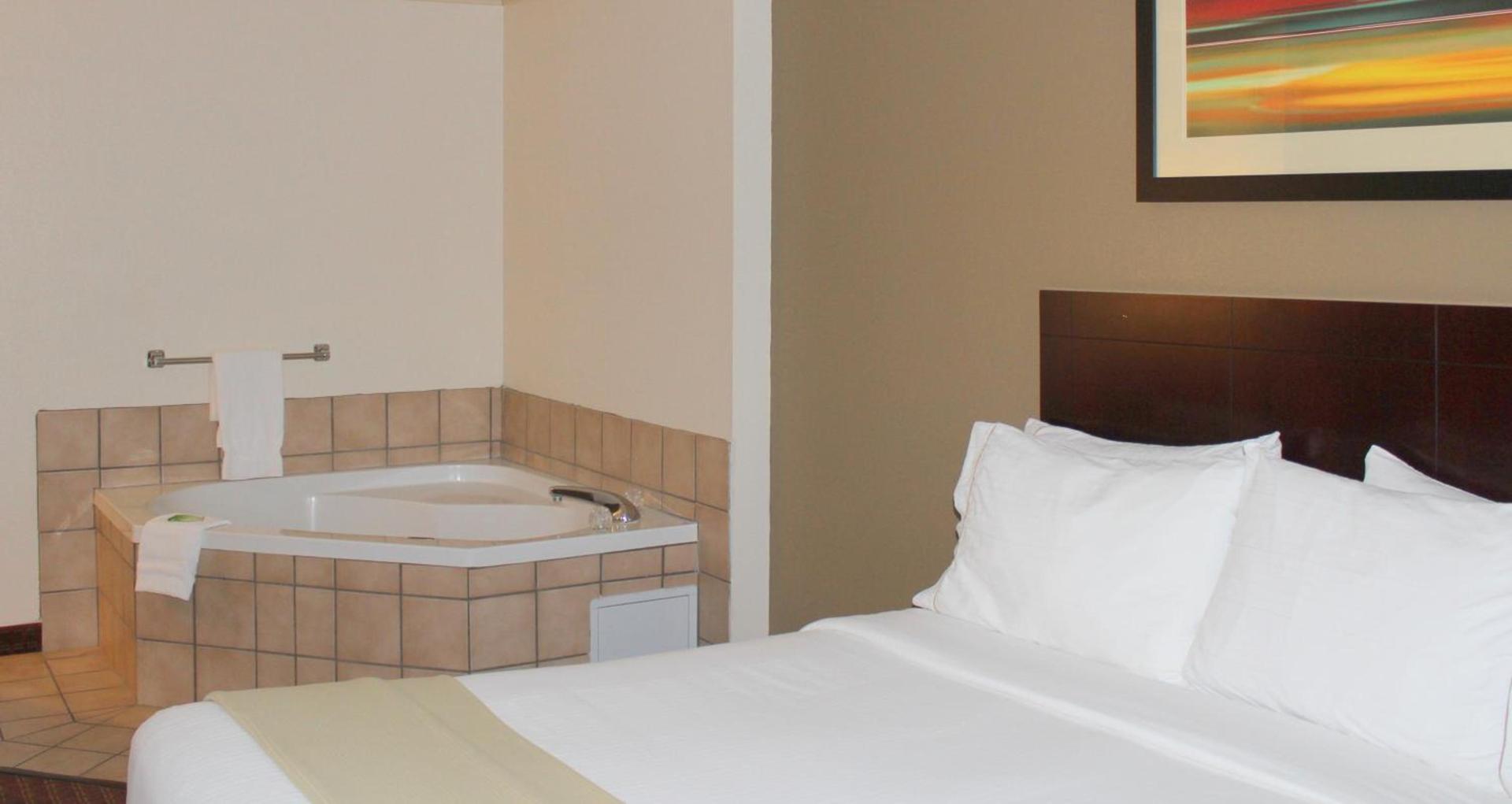 Holiday Inn Express & Suites Plainview by IHG photo 7
