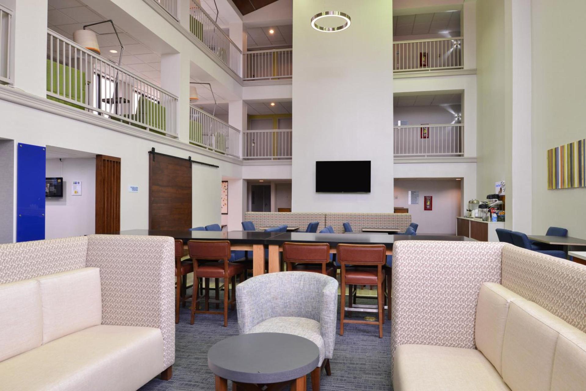 Holiday Inn Express Palm Desert by IHG photo 10