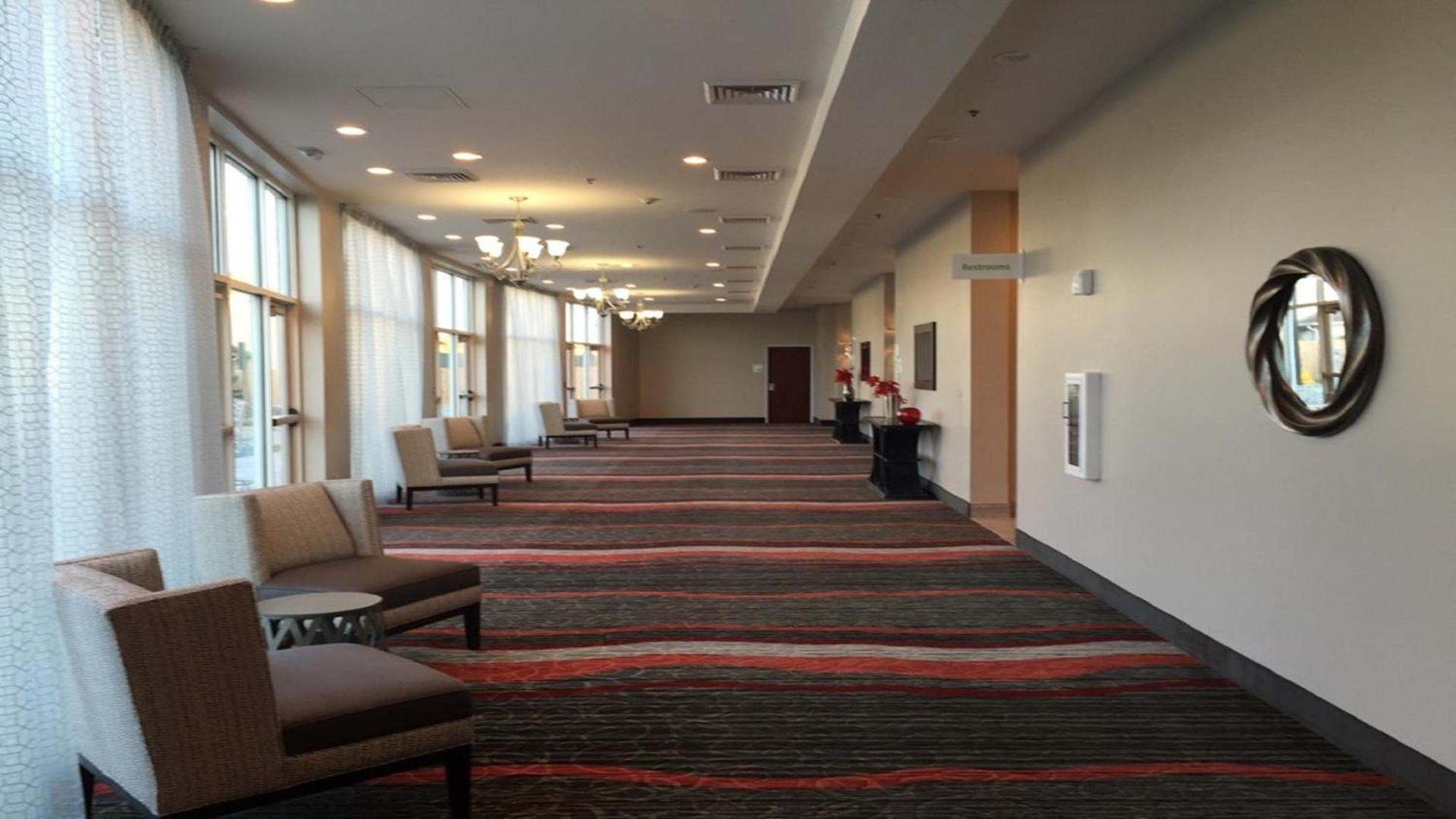 Holiday Inn & Suites Lafayette North by IHG photo 29