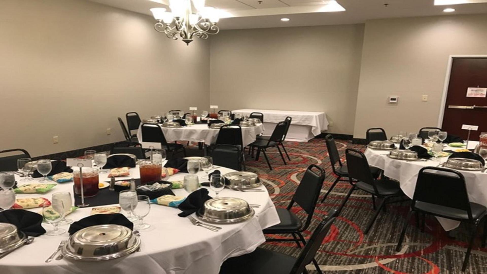Holiday Inn & Suites Lafayette North by IHG photo 23