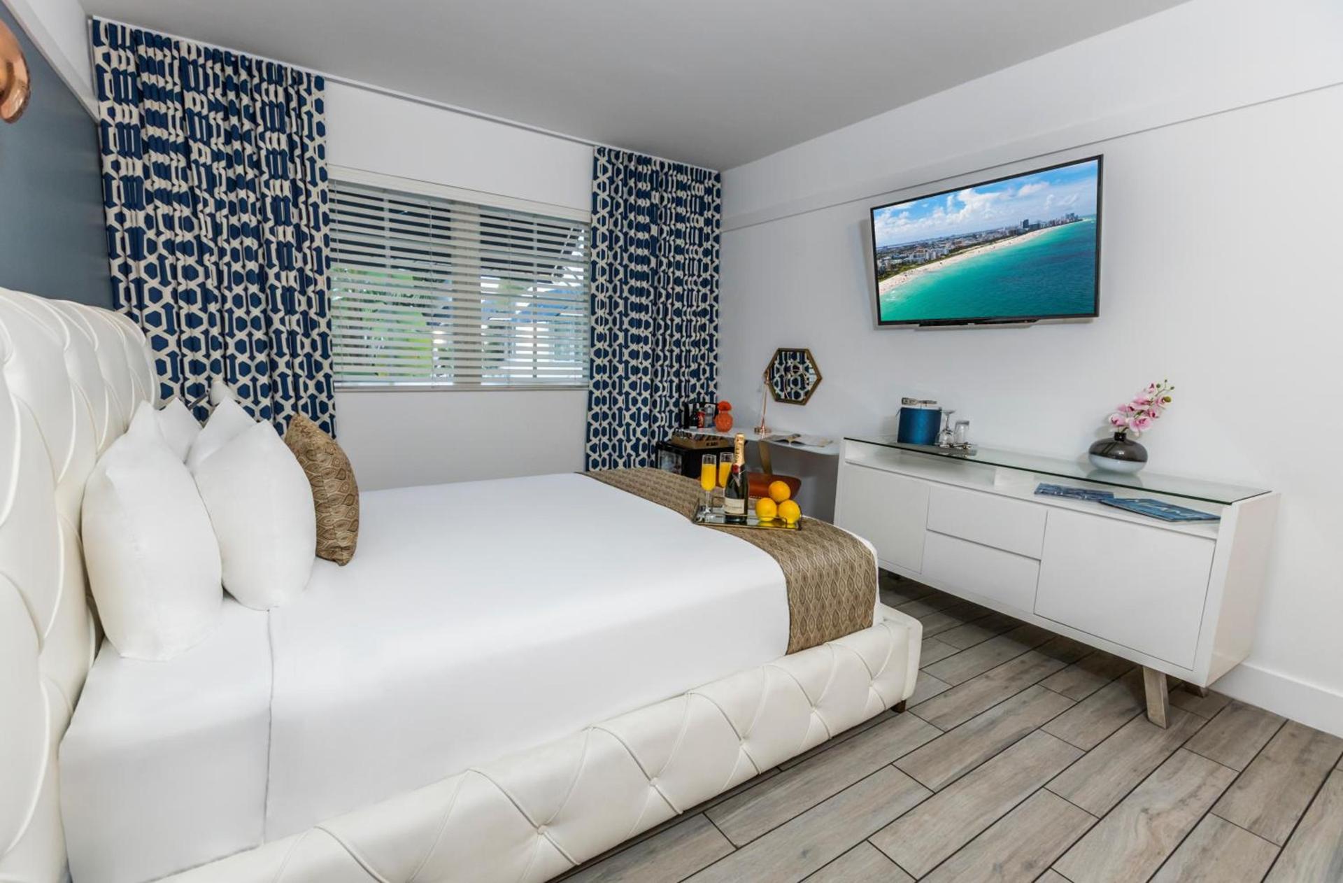 Oceanside Hotel and Suites photo 87