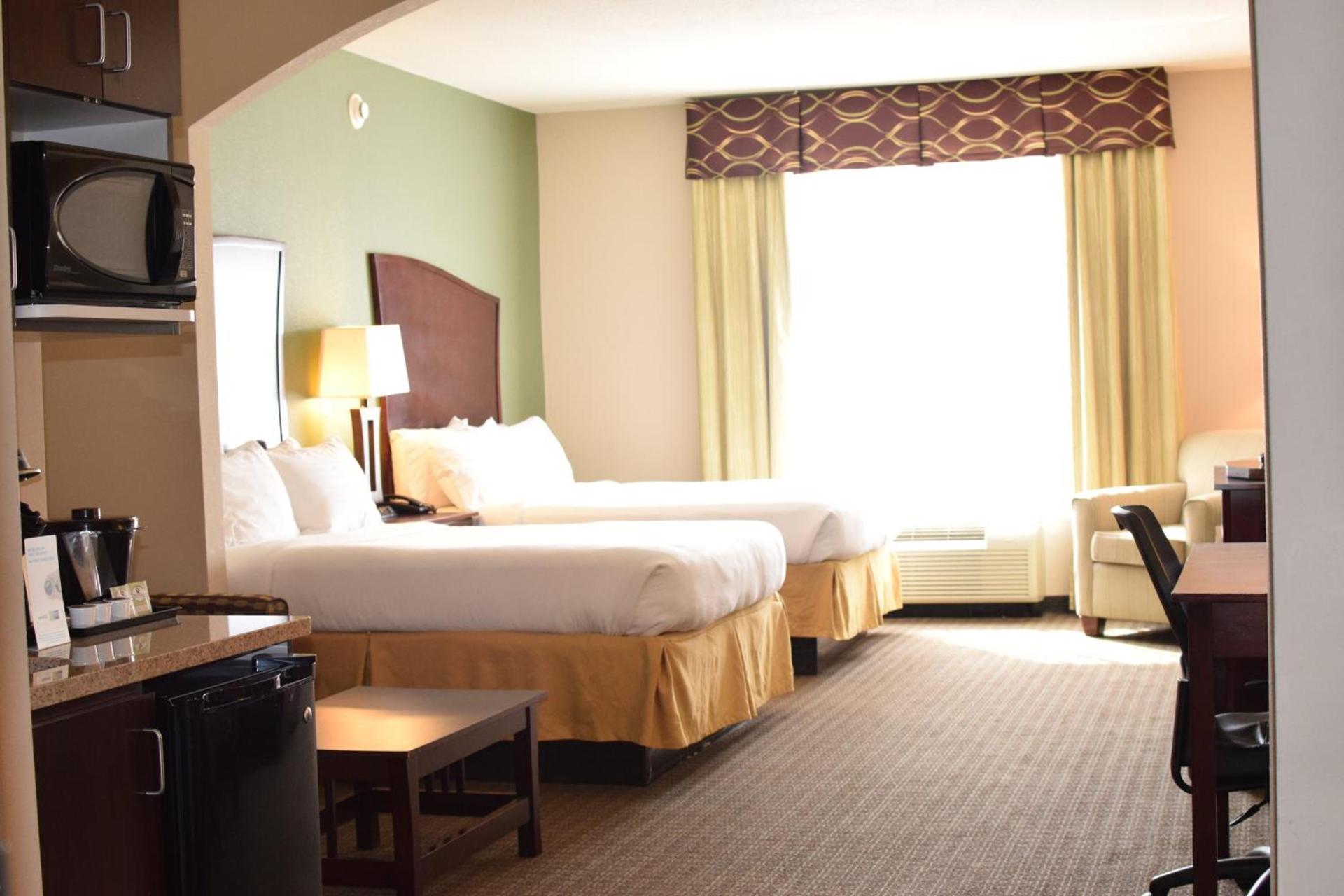 Holiday Inn Express Pratt by IHG photo 22