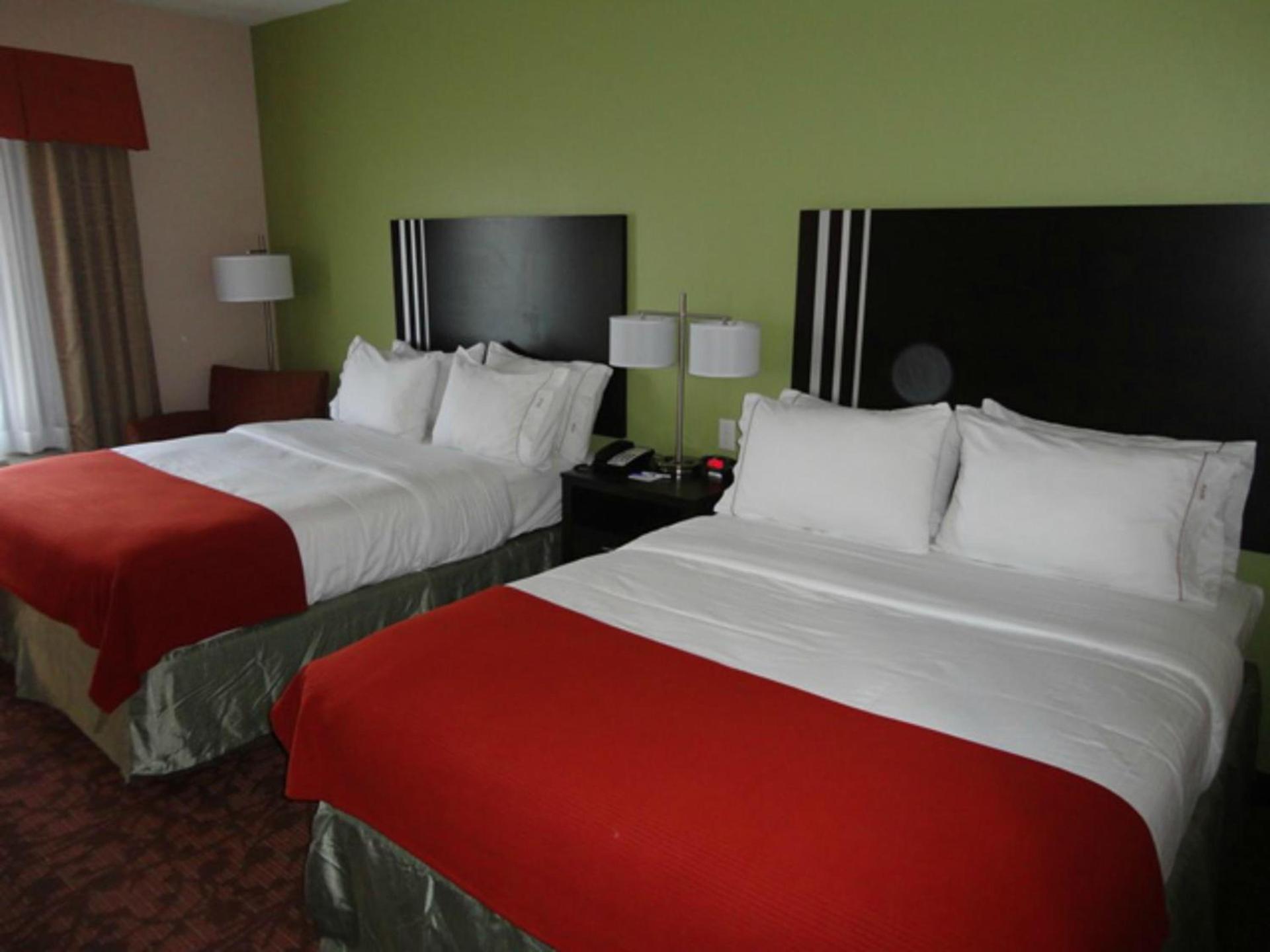 Holiday Inn Express Kenedy by IHG photo 7