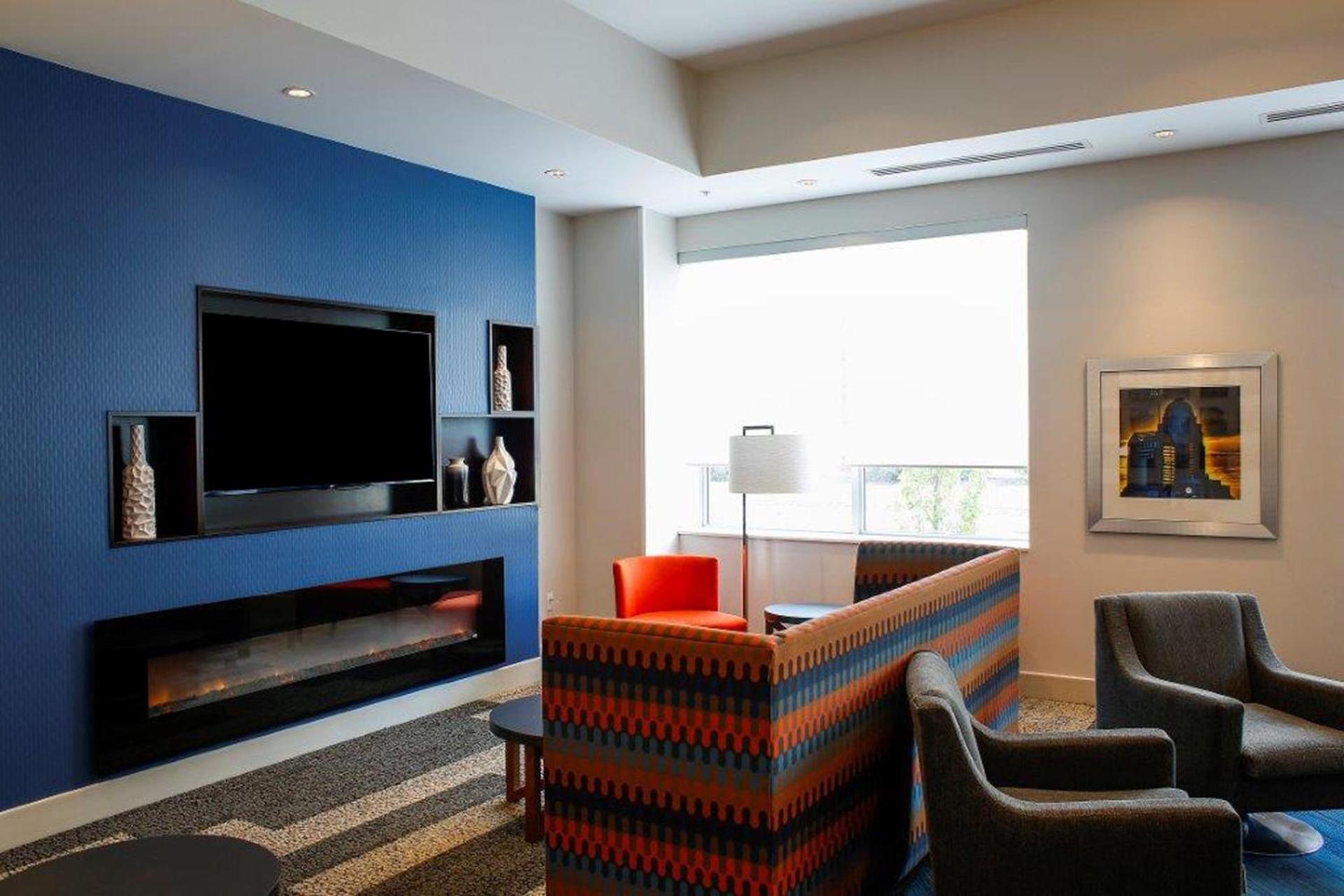 Holiday Inn Express & Suites Downtown Louisville by IHG photo 6