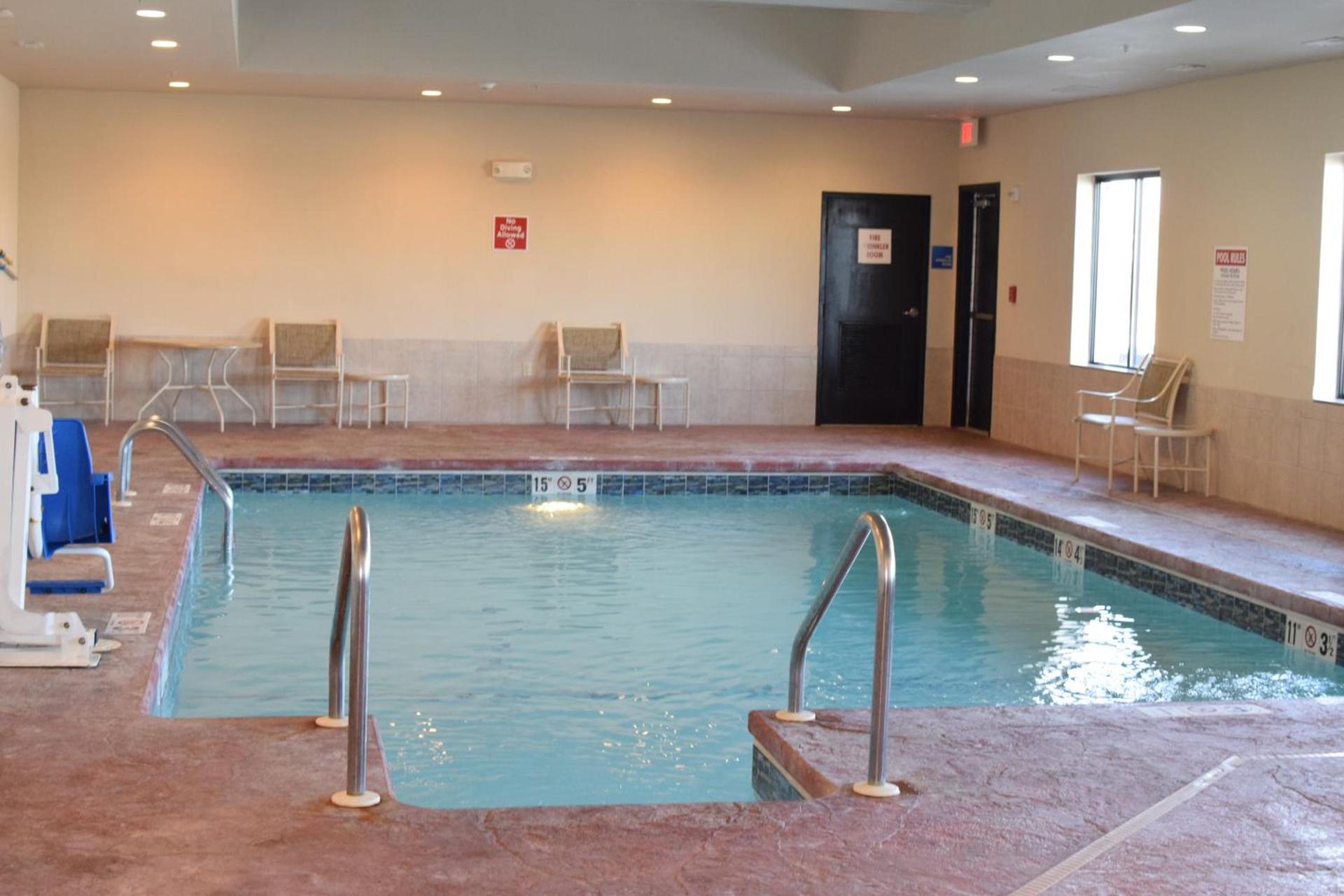 Holiday Inn Express Pratt by IHG photo 11