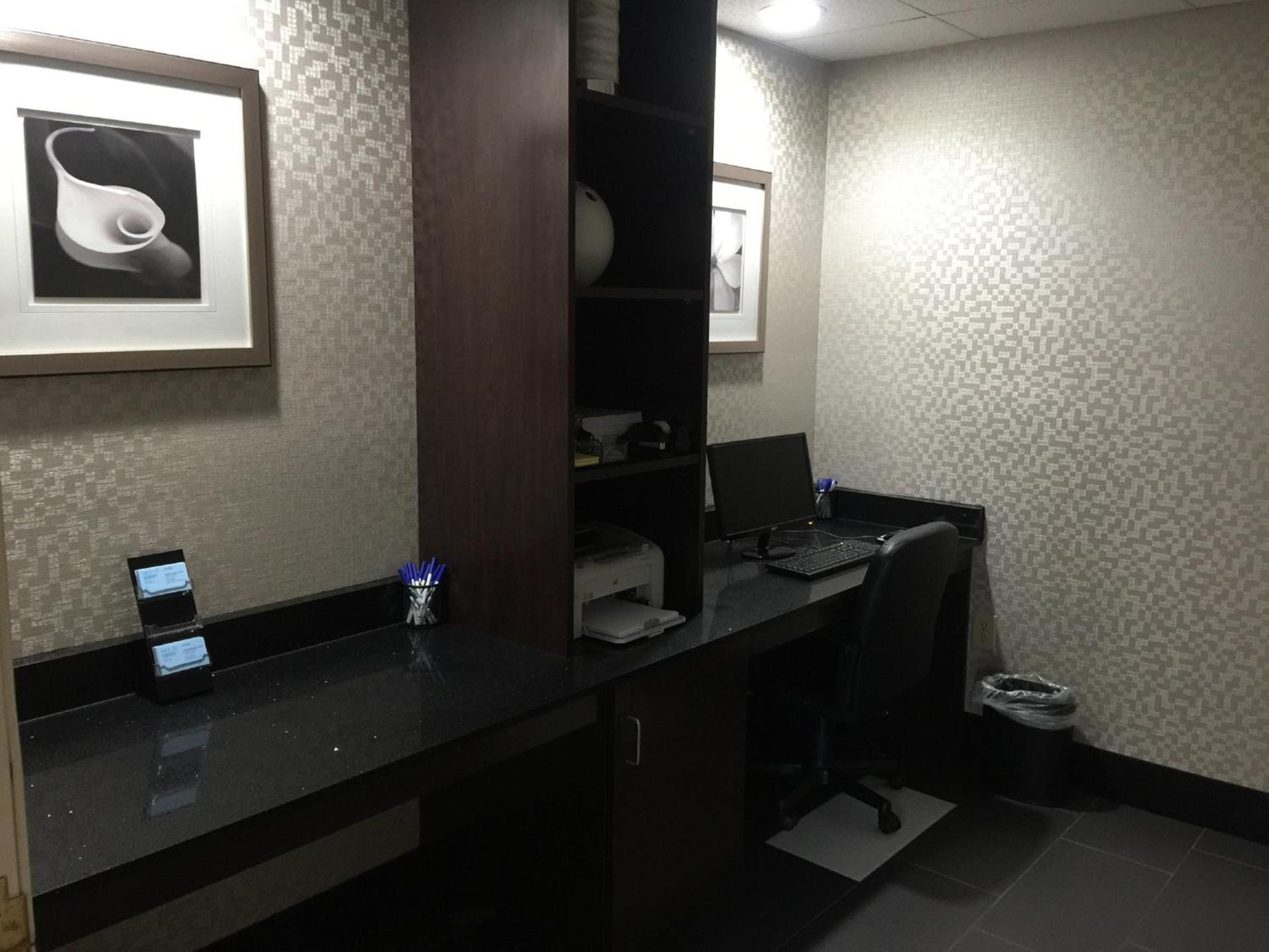 Holiday Inn Express Hotel & Suites Sanford by IHG — hotel in Sanford